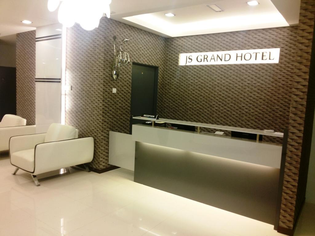 Js Grand Hotel Kuantan Esterno foto